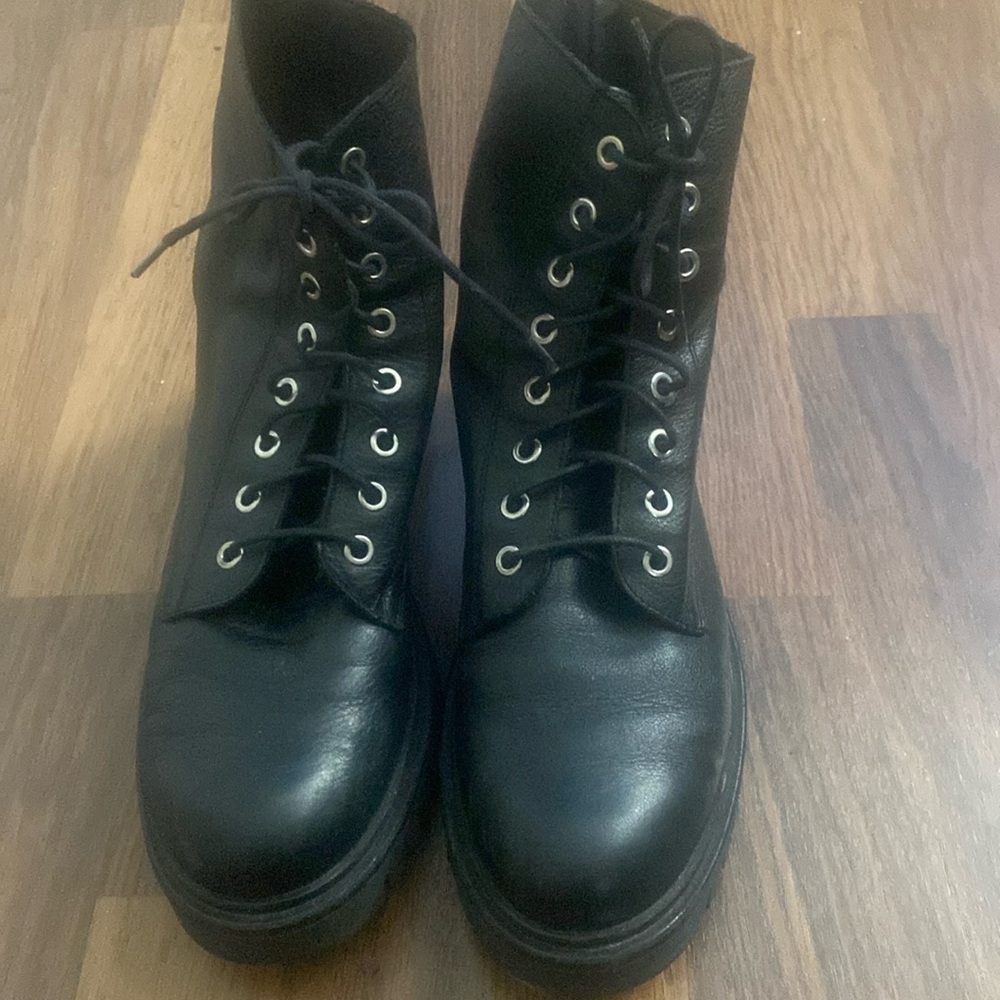 Combat boots in great condition.
